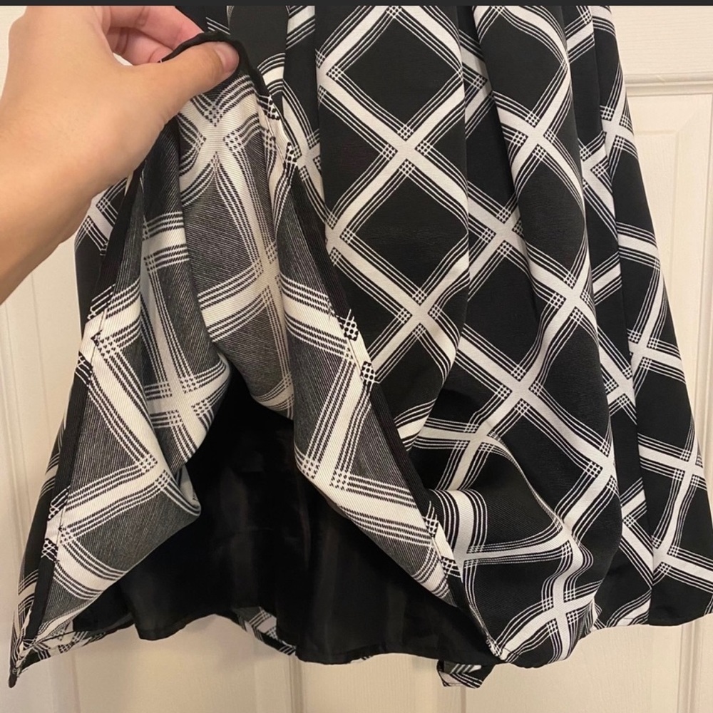 Express Black White Plaid A-Line Skirt Size 0 Flounce Mini Preppy Chic - Picture 2 of 3